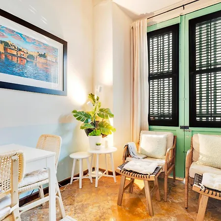 Chic 1-Bedroom & Loft In Prime Location